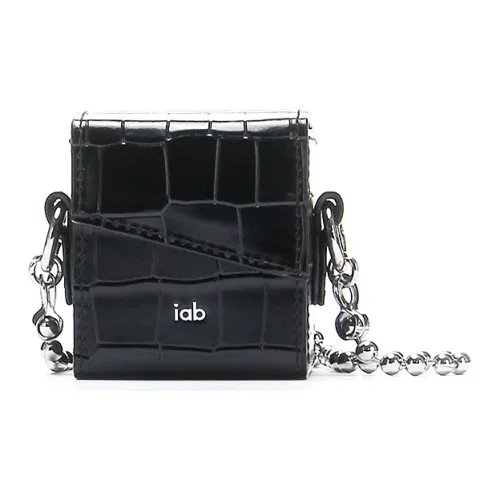 IAB Сумки через плечо Женские