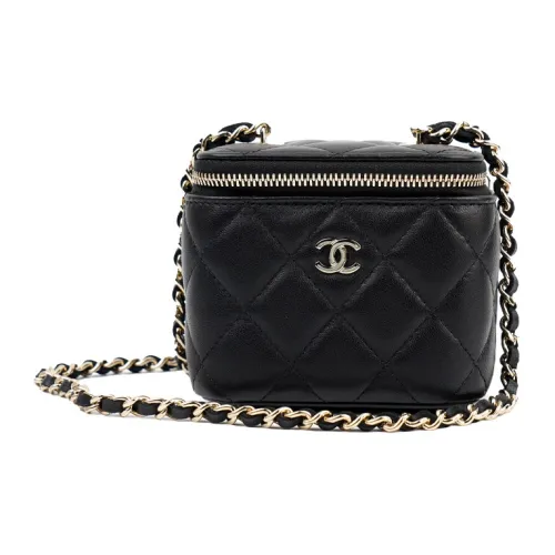 CHANEL Сумки через плечо Женские