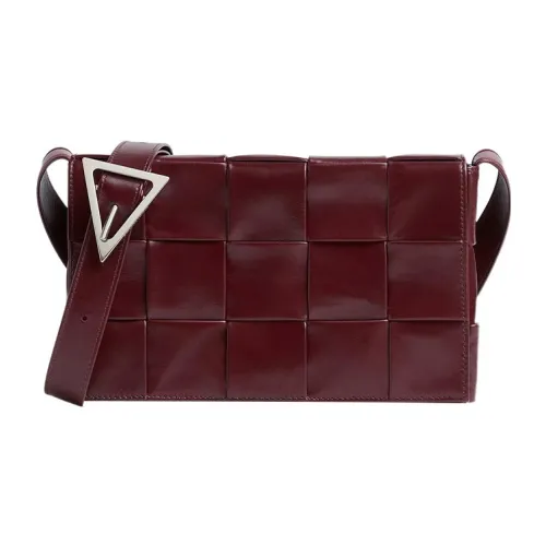 Bottega Veneta Cassette Коровья кожа Тофу Сумка через плечо Средняя Унисекс Бордовый