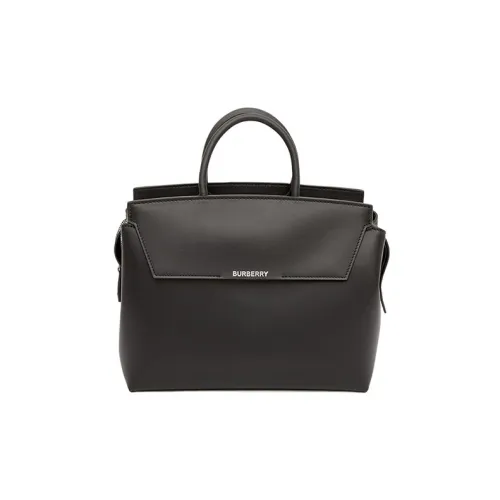 Burberry Телячья кожа Сумка через плечо Сумка среднего размера Женская Черная