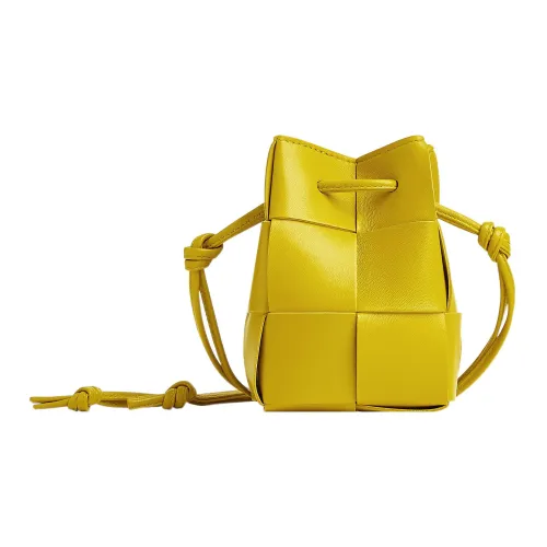 Bottega Veneta Cassette Овчина Pillow Bag Ведрообразная Сумка через плечо Сумка на плечо Мини Женская Пастельно-розовая Желтая