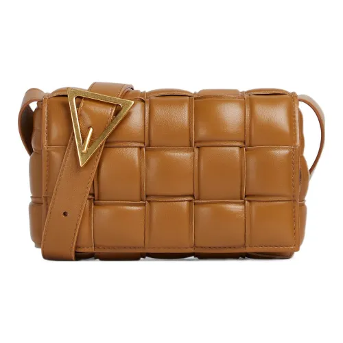 Bottega Veneta PaddedCASSETTE Овчина Сумка-подушка Сумка через плечо Маленькая Женская Коричневая