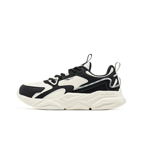 Erke Comic Heart Shock Absorbers Slip Resistant Abrasion Resistant Low Top Casual Women's White Black