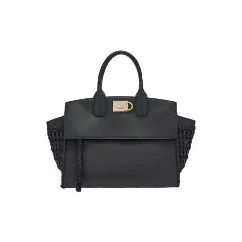 FERRAGAMO Studio Коровья кожа Сумка через плечо Сумка Большая Женская Черная