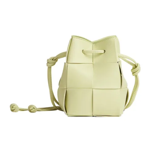 Bottega Veneta CASSETTE подушка сумка из овчины с коровьей кожей ведрообразная сумка сумка через плечо мини женская