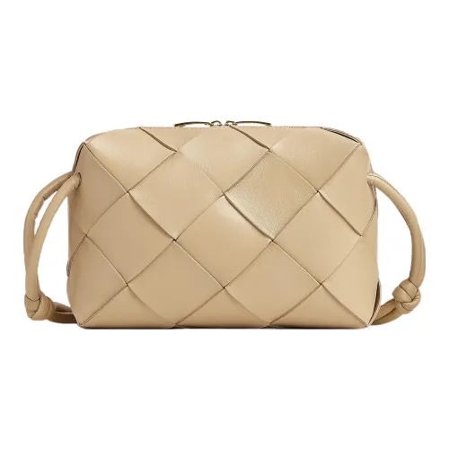 Bottega Veneta Cassette Sheepskin Camera Сумка через плечо Маленькая Женская Овсяная