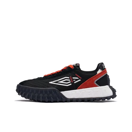 Umbro Casual Низкий Топ Черный/Страстный Красный Мужской