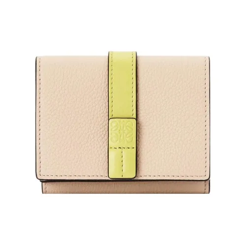 LOEWE Soft с рельефом Телячья кожа Кошелек Женские Телесный Лемонграсс