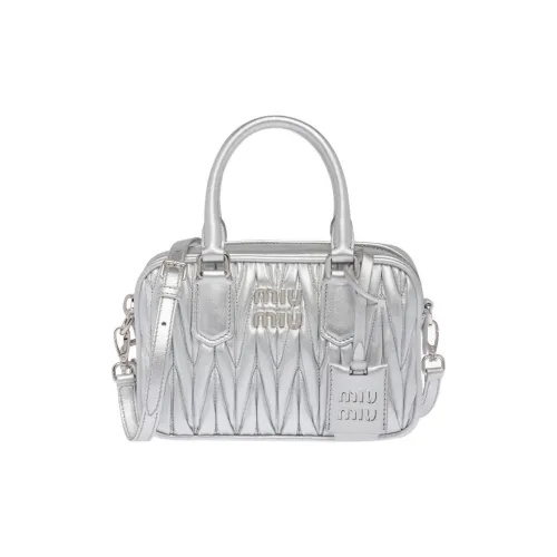 MIU MIU Matelassé Мягкая сумка из овечьей кожи сумка для боулинга сумка через плечо сумка Women's Silver