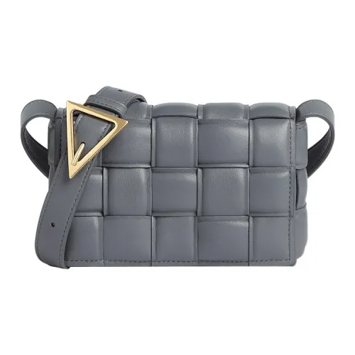 Bottega Veneta Padded Cassette Сумки через плечо Женские