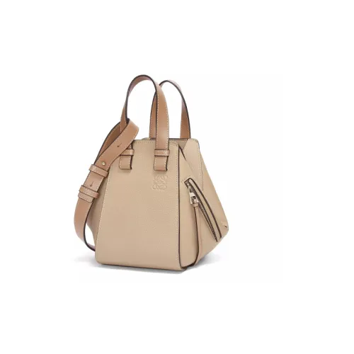 LOEWE Hammock Мягкая сумка через плечо из коровьей крупнозернистой кожи женская песочного цвета