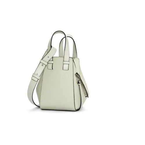 LOEWE Hammock Мягкая сумка через плечо из крупнозернистой коровьей кожи женская светло-голубая