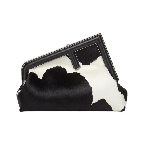 FENDI First Lambskin One Shoulder Crossbody Clutch Women's Black White FENDI First Овечья шкура Одно плечо Через плечо Клатч Женские Черный Белый