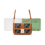 Белая рождественская коробка