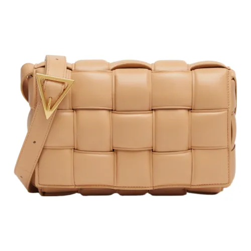 Bottega Veneta CASSETTE подушка сумка Овечья кожа Сумка через плечо Женская Миндаль