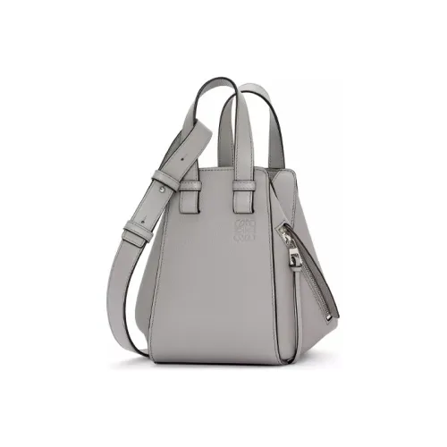 LOEWE Hammock Мягкая сумка через плечо из коровьей крупнозернистой кожи сумка обычного размера женская перламутрово-серый