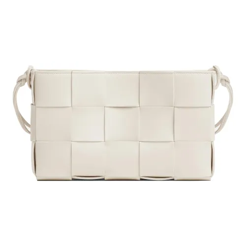 Bottega Veneta Cassette Корова Кожа Маленькая Сумка Сумка через плечо Клатч Средний Женская Белая