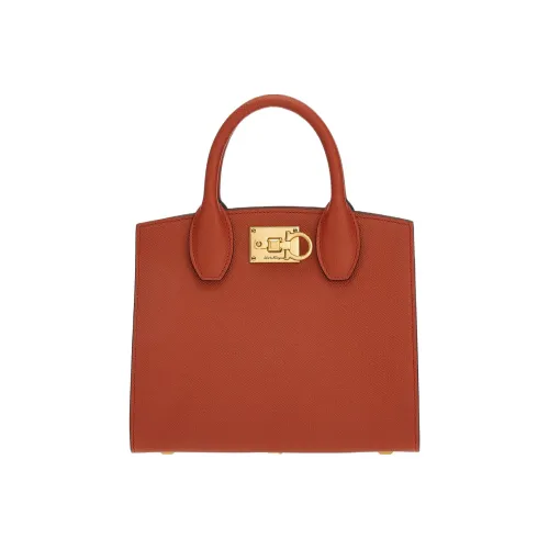 Ferragamo Studio Hammered Текстура Телячья кожа Сумка для коробок Сумка через плечо Сумка Маленькая Женская Красная