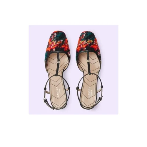 GUCCI Высокие каблуки Женские