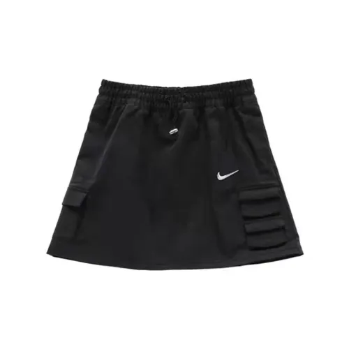 Nike Повседневные короткие юбки Женские Черный