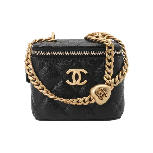 CHANEL Сумки через плечо Женские