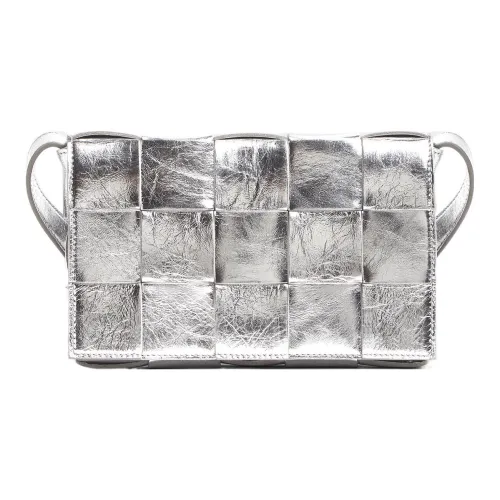 Bottega Veneta CASSETTE подушка сумка Телячья кожа Тофу ручная сумка сумка через плечо среднего размера Женское серебро