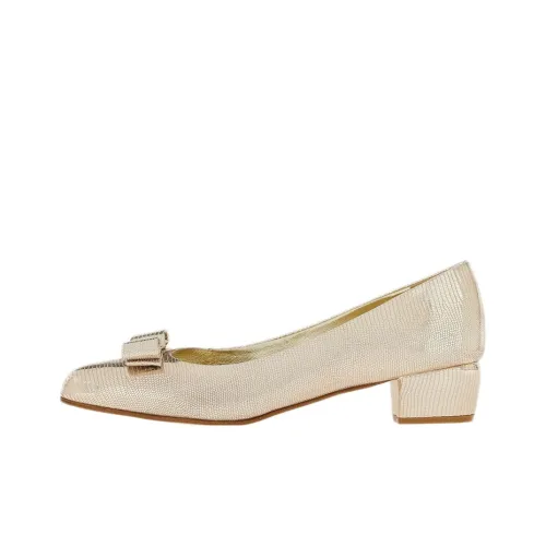 FERRAGAMO Vara Грубый каблук MID Низкий каблук Туфли Мэри Джейн Женские Платина