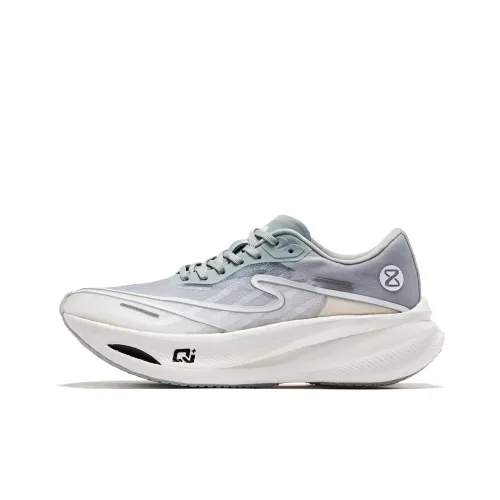 Erke Zhijing 1,0 Амортизаторы Устойчивые к истиранию Низкий топ Беговые кроссовки Женские Серебряный Белый