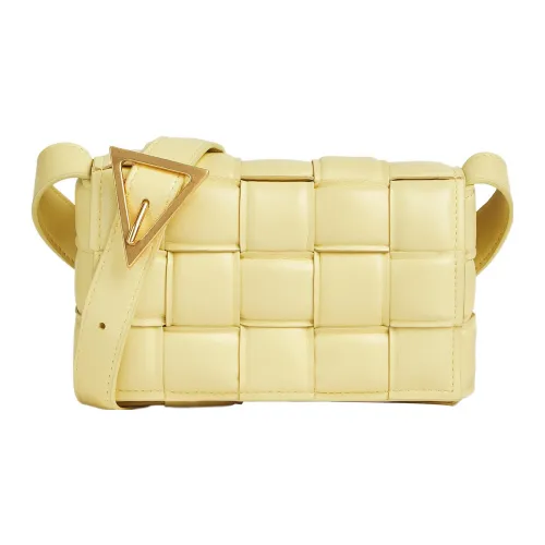 Bottega Veneta Padded Cassette Sheepskin Pillow Bag Сумка через плечо Маленькая Женская Светло-желтая