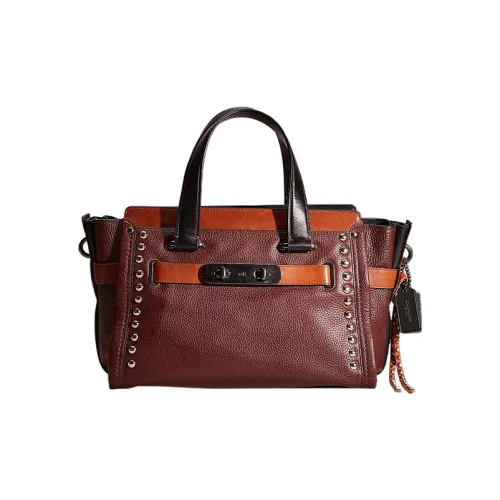 COACH Swagger Клатчи Женские