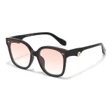 Черная оправа с линзами заката.