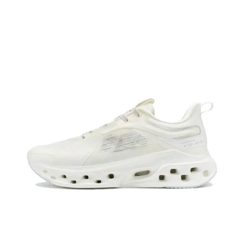 XTEP Shock Absorption Spinning 10,0 Slip Резистентный к истиранию Дышащий Низкий Топ Беговые кроссовки Мужские Белые