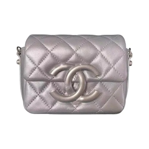 CHANEL Блестящий Овечья шкура Сумка через плечо Маленькая Women's Silver
