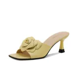 Светло-желтый