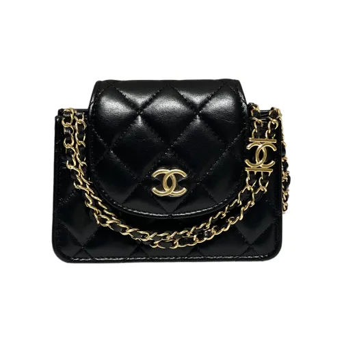 CHANEL Сумки через плечо Женские