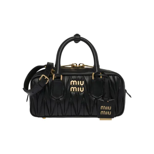 MIU MIU Мателассе Сумки Женские