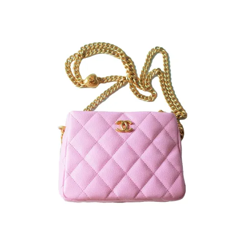 CHANEL 23P SS С рельефом Тисненый Коровья кожа Сумка-хобо Маленькая квадратная сумка Сумка через плечо Маленькая Унисекс Розовая
