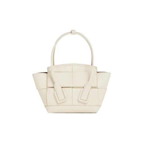Bottega Veneta Arco Коровья кожа Сумка через плечо Сумка Мини Женская Белая