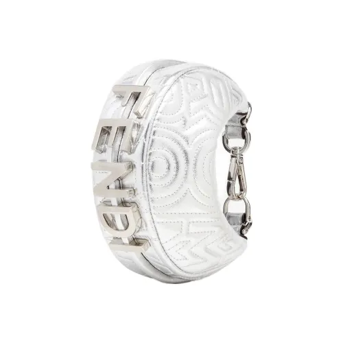 FENDI Fendigraphy Телячья кожа Полумесяц Сумка Портативная Сумка на запястье Экстра мини Женская серебряная