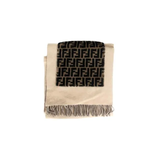 FENDI Вязаные шарфы Светло-янтарный Женские