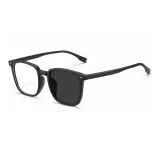 Песочный черная резинка превращается в серые хлопья