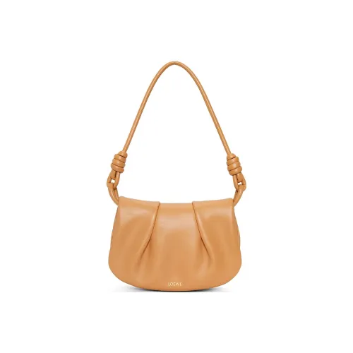 LOEWE Сумки через плечо Женские