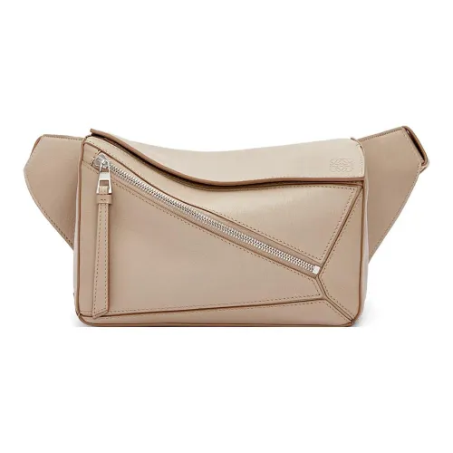 LOEWE Пазл Коровья кожа Бананка Маленький Женские Песочный