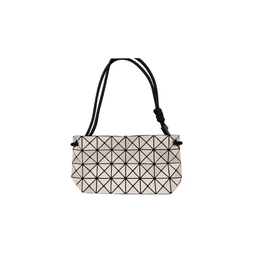 ISSEY MIYAKE Сумки через плечо Женские