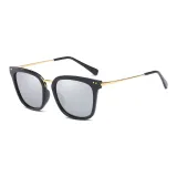 Ярко-черная оправа с серебряными линзами