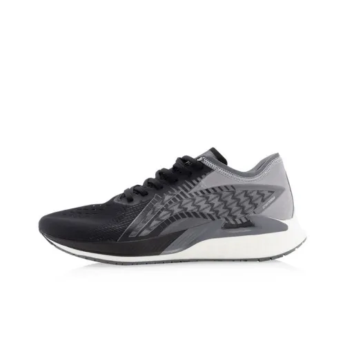 LT Liner Support Low-Top Беговые кроссовки Мужские Черные Серые