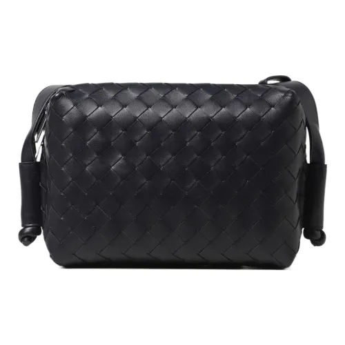 Bottega Veneta Сумка через плечо из кожи мужская черная