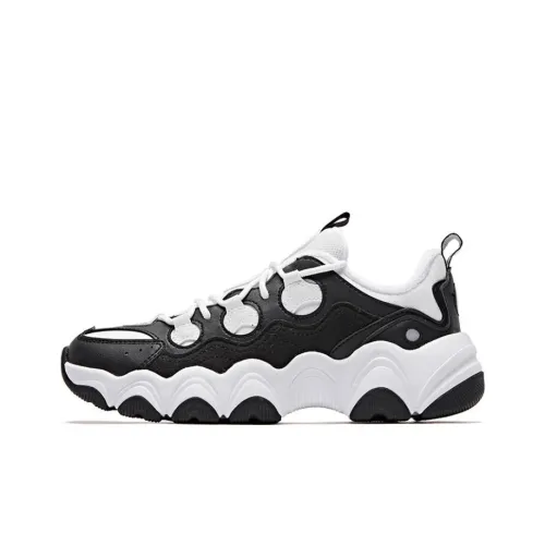 QIAODAN Высота Увеличение Термический Низкий Топ Casual Женский Черный Белый