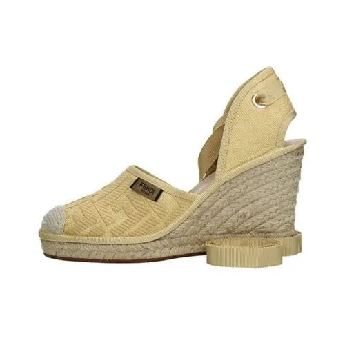 FENDI Высокие каблуки Женские