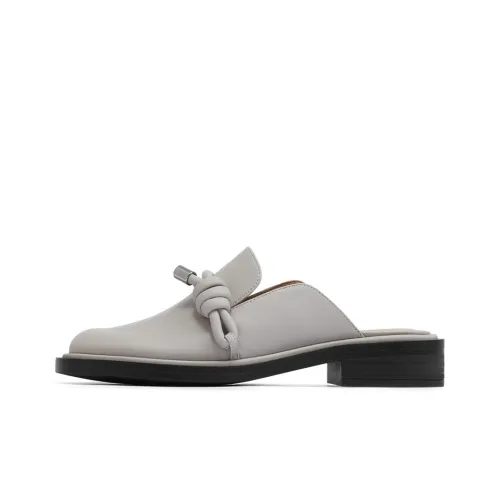 CHARLES&KEITH Домашние тапочки Женские